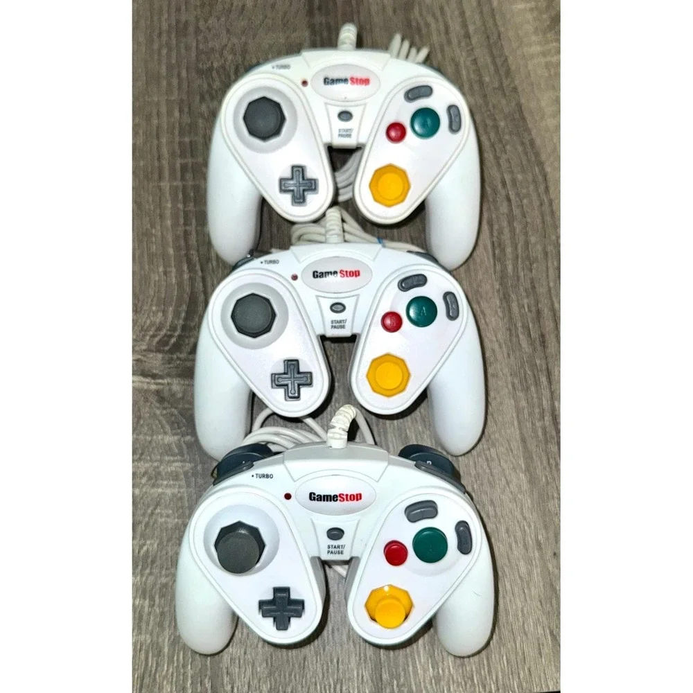 GameStop Wired Controllers for Nintendo GameCube Set of 3 White Turbo READ